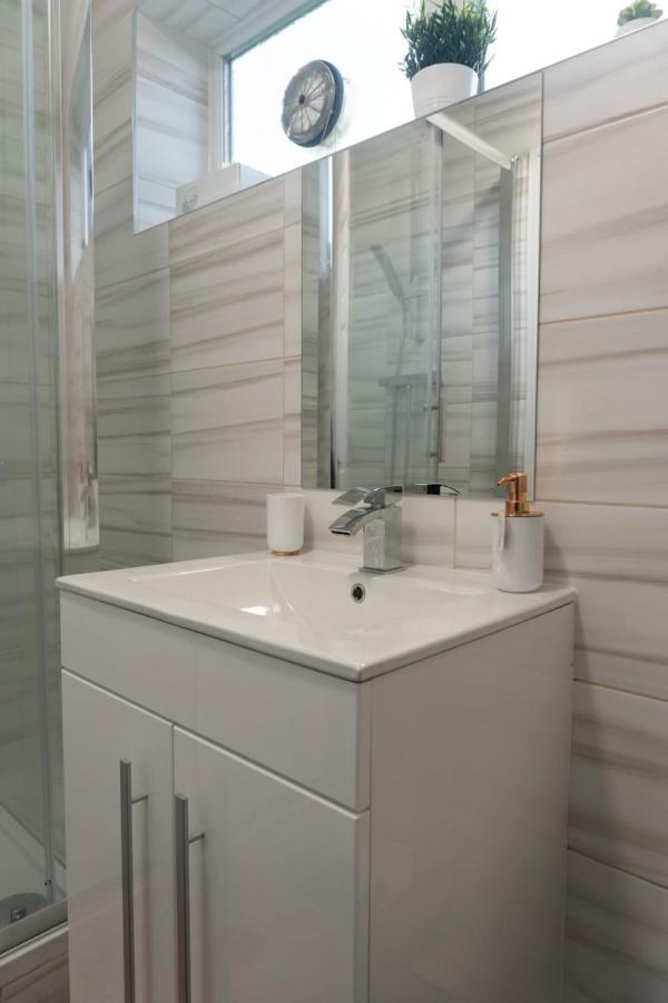 Gorgeous Ground Floor Apartment + Free Parking Manchester Luaran gambar
